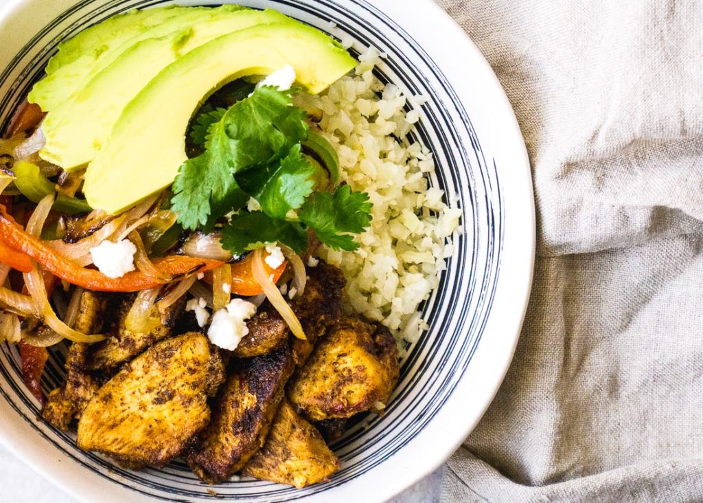 Picture of a keto chicken fajita bowl