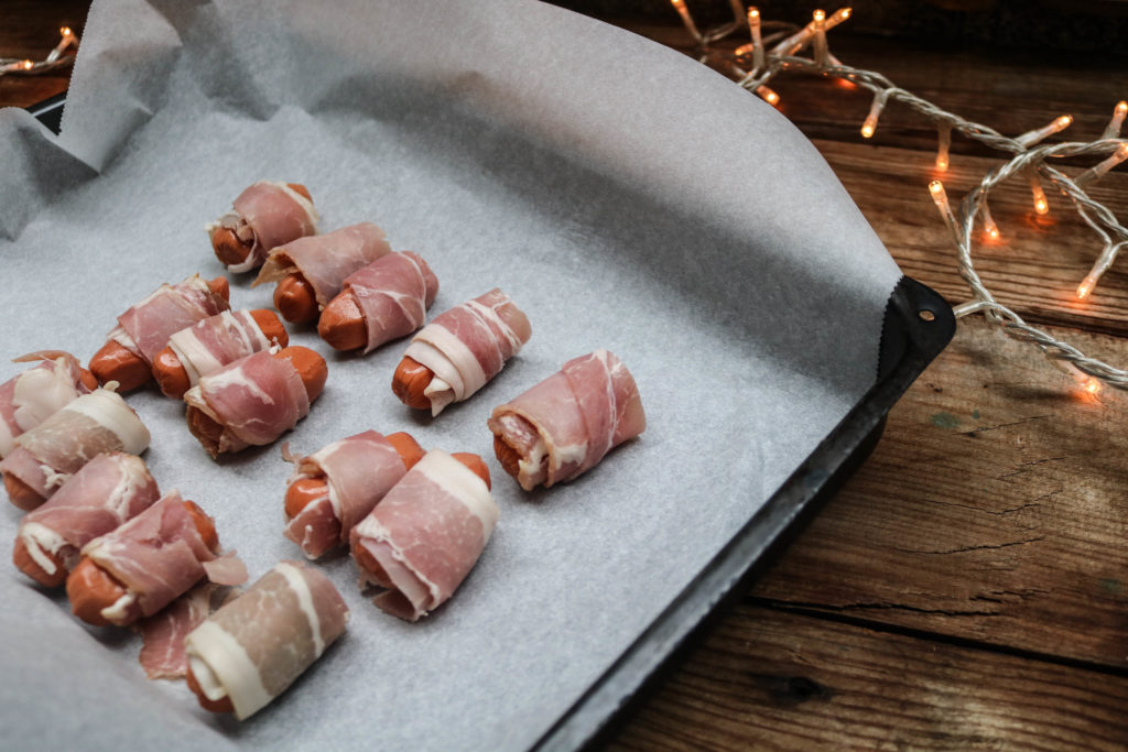 Christmas keto pigs in blankets with fondue.