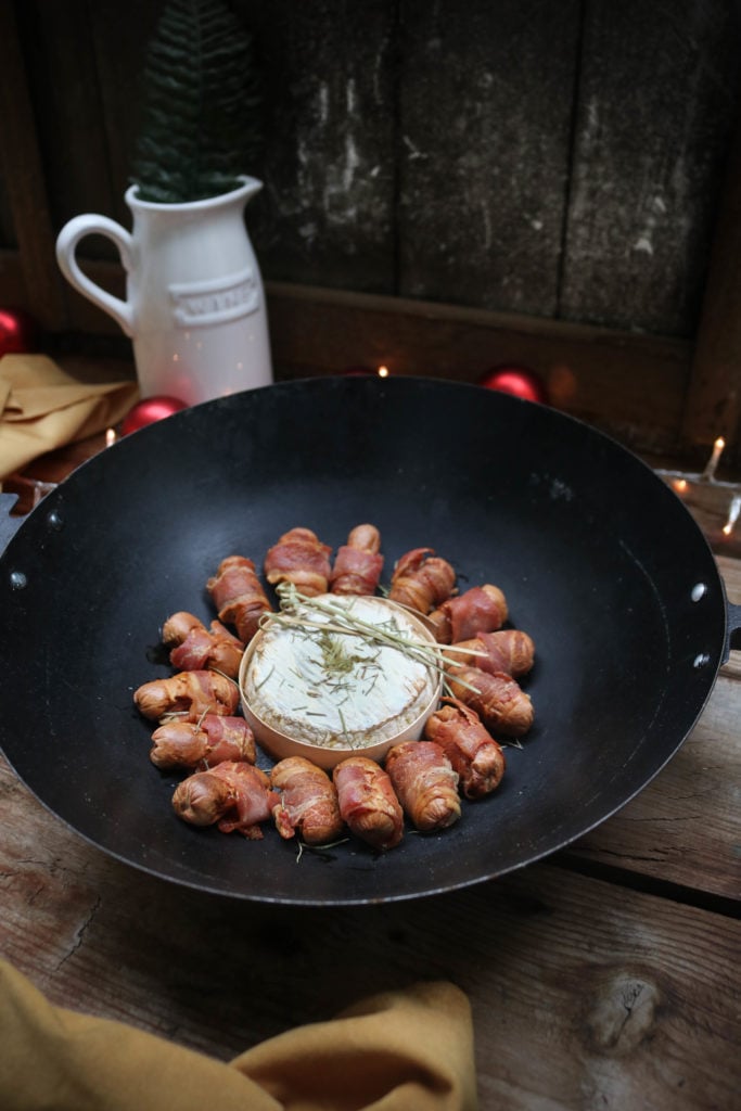 Christmas keto pigs in blankets with fondue.