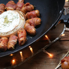Christmas keto pigs in blankets with fondue.