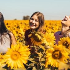 featured image for article on laughter yoga