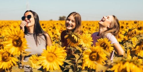 featured image for article on laughter yoga