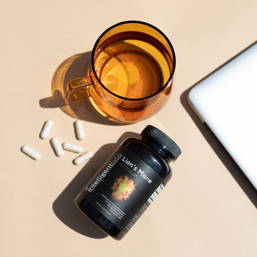 lions mane mushroom pills with glass of water