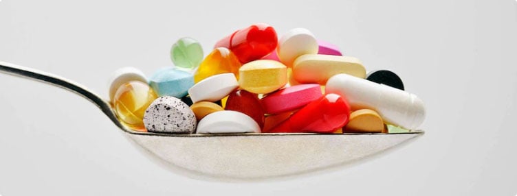 Picture of antioxidant supplements in a spoon